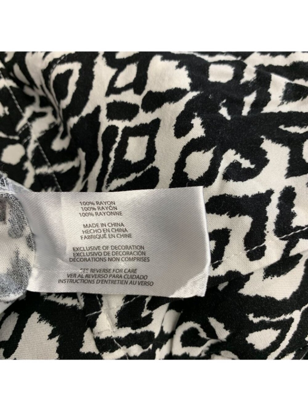 Wildfox Women's L Black & White Ikat Print Rayon Shorts M1164 - Picture 8 of 10